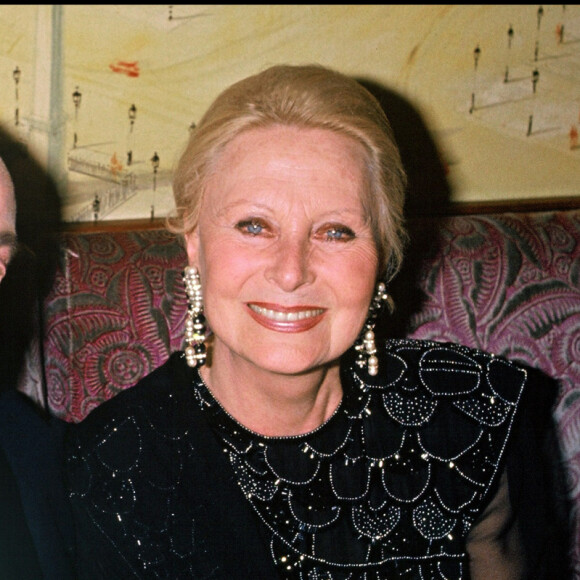 Archives - Bernard Blier et Michèle Morgan à la soirée des Molières. Paris. Le 3 mai 1988.