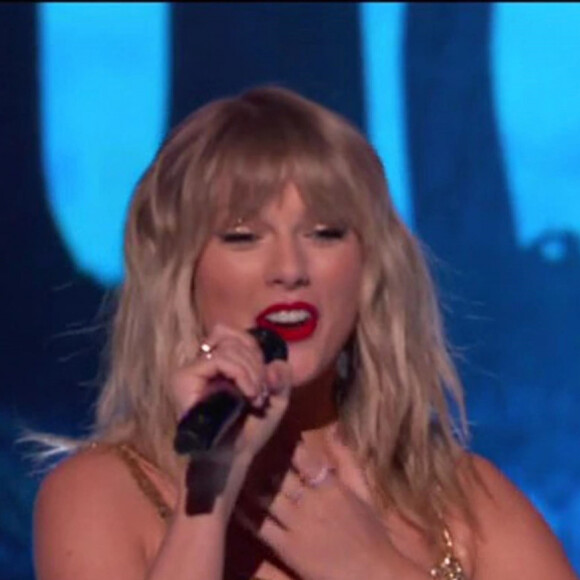 Taylor Swift prend pour cible Scooter Braun et Scott Borchetta lors de sa performance aux AMA et revient sur son année qu'elle considère la plus difficile. Los Angeles. Le 24 novembre 2019.