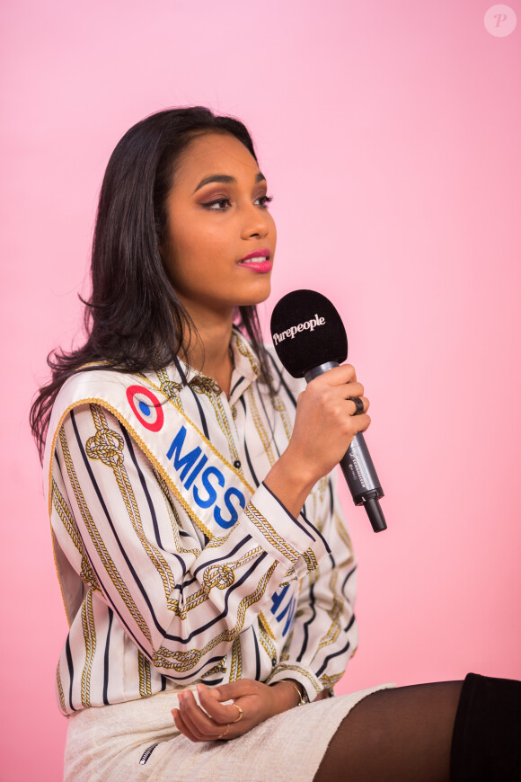 Exclusif - Rendez-vous avec Miss France 2020, Clémence Botino dans les locaux de Webedia lors d'une interview pour Purepeople à Levallois-Perret le 29 janvier 2020. © Tiziano da Silva/Bestimage