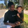 Travis Scott tient sa fille Stormi dans les bras- Instagram de Kylie Jenner