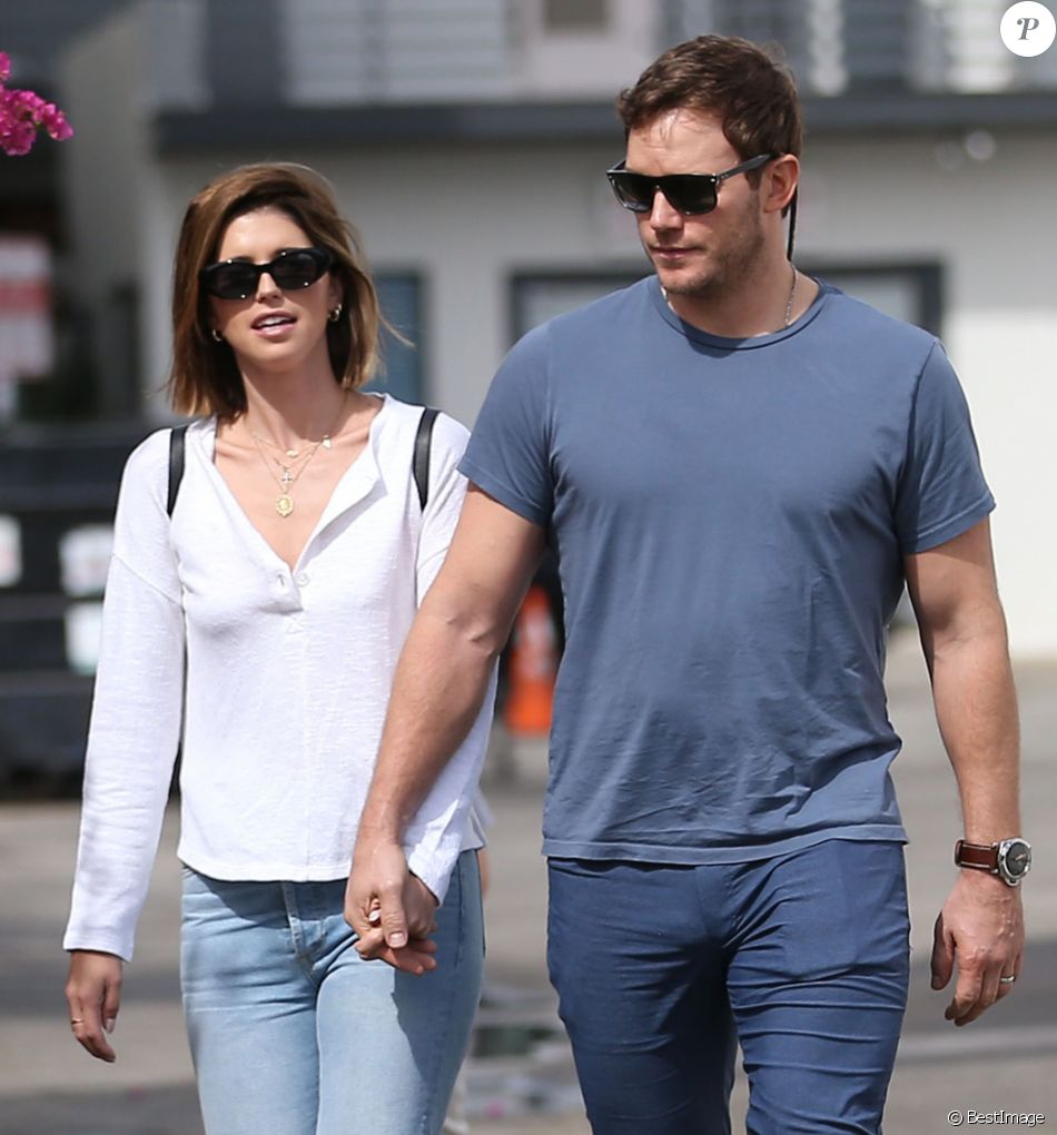 Chris Pratt se promène avec sa femme Katherine Schwarzenegger et son fils Jack Pratt dans le ...