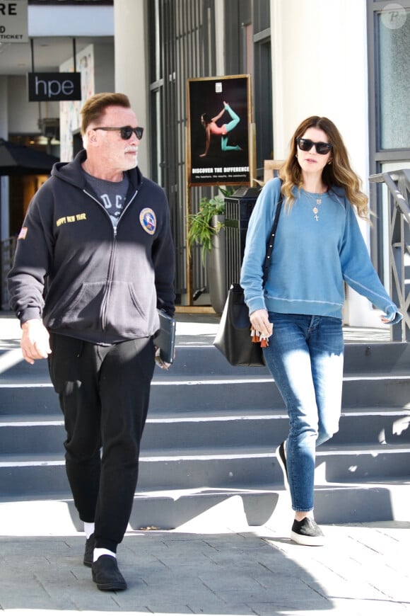 Arnold Schwarzenegger sort d'un petit déjeuner avec sa fille Katherine à Los Angeles le 13 mars 2019.