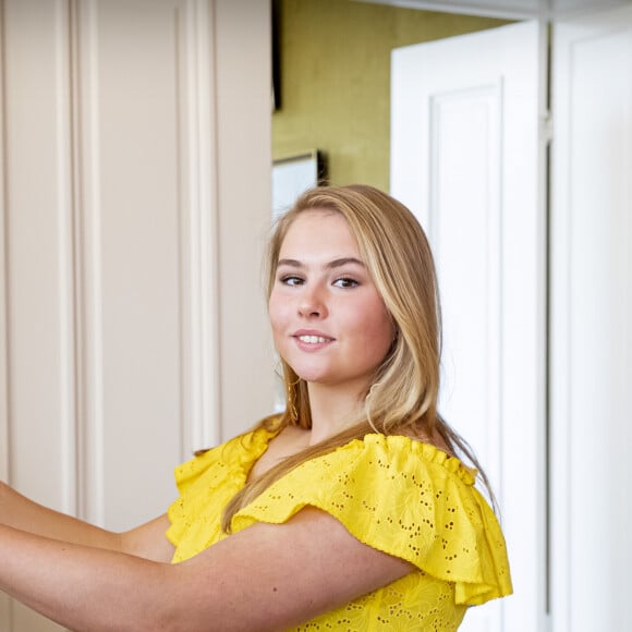 La reine Maxima des Pays-Bas et ses filles la princesse héritière Catharina-Amalia (ici à la manoeuvre visi, la princesse Alexia et la princesse Ariane ont inauguré une plateforme de vente en ligne le 27 avril 2020 au palais Huis ten Bosch à l'occasion de la Fête du Roi pour le 53e anniversaire du roi Willem-Alexander.