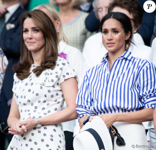 Catherine (Kate) Middleton, duchesse de Cambridge et Meghan Markle, duchesse de Sussex assistent au match de tennis Nadal contre Djokovic lors du tournoi de Wimbledon "The Championships", le 14 juillet 2018