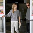 Felicity Huffman et sa fille Georgia Grace Macy arrivent à l'aéroport de Loas Angeles après un vol en provenance de New York, le 11 novembre 2013.