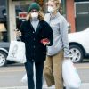Exclusif - Felicity Huffman et sa fille Georgia Grace Macy qui portent des masques chirurgicaux vont faire des courses, le jour des 70 ans de William;H. Macy, à Los Angeles le 13 mars 2020 en plein crise du Coronavirus COVID-19.
