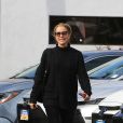 Exclusif - Felicity Huffman fait du shopping après avoir rendu sa voiture de location à Santa Monica le 12 mars 2020.