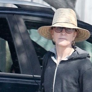 Exclusif - Felicity Huffman discute avec des amies pendant ses heures de travaux d'intérêts à Los Angeles, le 23 février 2020
