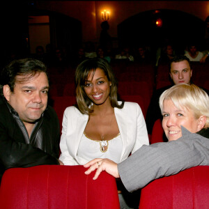 Exclusif - Didier Bourdon pose avec sa femme Marie-Sandra lors de la 100e de la pièce Deux sur la balançoire, en 2006 à Paris