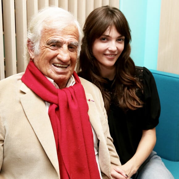 Jean-Paul Belmondo et sa petite-fille Annabelle - A l'occasion du lancement de son nouveau livre "Mes recettes bonne humeur" (Editions du Cherche Midi), Luana Belmondo a réuni ses proches et amis épicuriens autour d'un Aperitivo concocté par le Chef Denny Imbroisi (Restaurant IDA) à Paris, le 13 Octobre 2016. © Dominique Jacovides/Bestimage