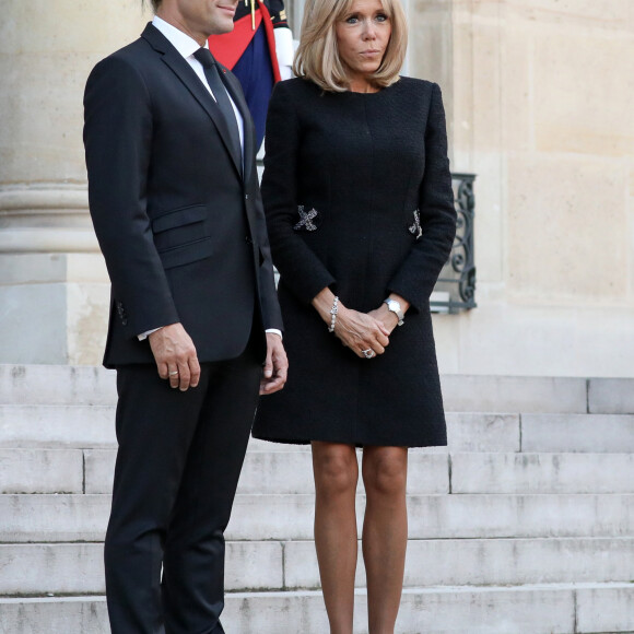 Le président Emmanuel Macron et la première dame, Brigitte Macron raccompagnent son Excellence Abdallah Hamdok, Premier ministre du Soudan et son épouse après un entretien au palais de l'Elysée, à Paris, le 30 septembre 2019. © Stéphane Lemouton / Bestimage