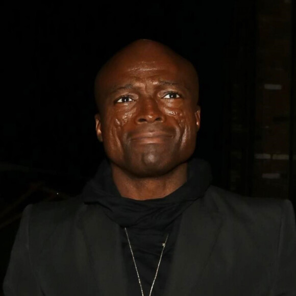 Le chanteur Seal arrive au dîner de gala de la soirée The Fred Hollows Foundation au Dream Hotel à Los Angeles le 15 novembre 2017.