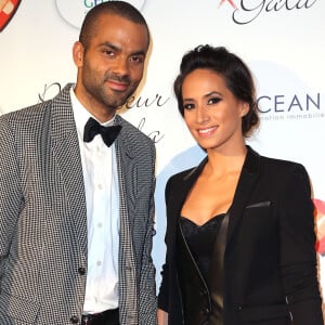 Tony Parker et sa femme Axelle Francine - Personnalités au gala "Par Coeur" pour les 10 ans de l'association "Cekedubonheur" au pavillon d'Armenonville à Paris. Le 24 septembre 2015.