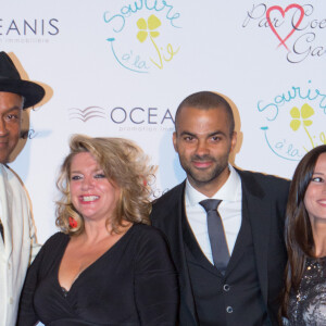 Tony Parker avec ses parents (Tony et Pamela) et sa fiancée Axelle Francine - 8éme édition du "Par Coeur Gala" à Lyon le 25 septembre 2014.