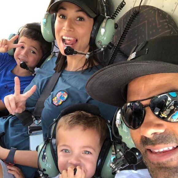 Tony Parker avec sa femme Axelle Francine et leurs deux fils Josh et Liam lors d'un vol en hélicoptère à la station Villars de Lans, le 26 juillet 2019.