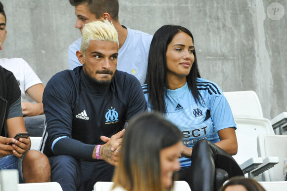 Exclusif - Julien Tanti (Les Marseillais), sa compagne Manon Marsault et un ami dans les tribunes du stade Vélodrome lors du match Olympique de Marseille (OM) à Toulouse Football Club (TFC) à Marseille, le 14 août 2016. © Pierre Pérusseau/Bestimage