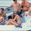 Diana, le prince Charles et le prince Harry en vacances sur un bateau en Sardaigne en 1991.