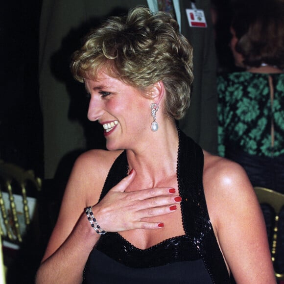 Diana lors d'un dîner de charité à Versailles en 1994.