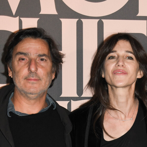 Ben Attal avec ses parents Yvan Attal et Charlotte Gainsbourg - Avant-première du film "Mon chien stupide" au cinéma UGC Normandie à Paris, le 22 octobre 2019. © Coadic Guirec/Bestimage