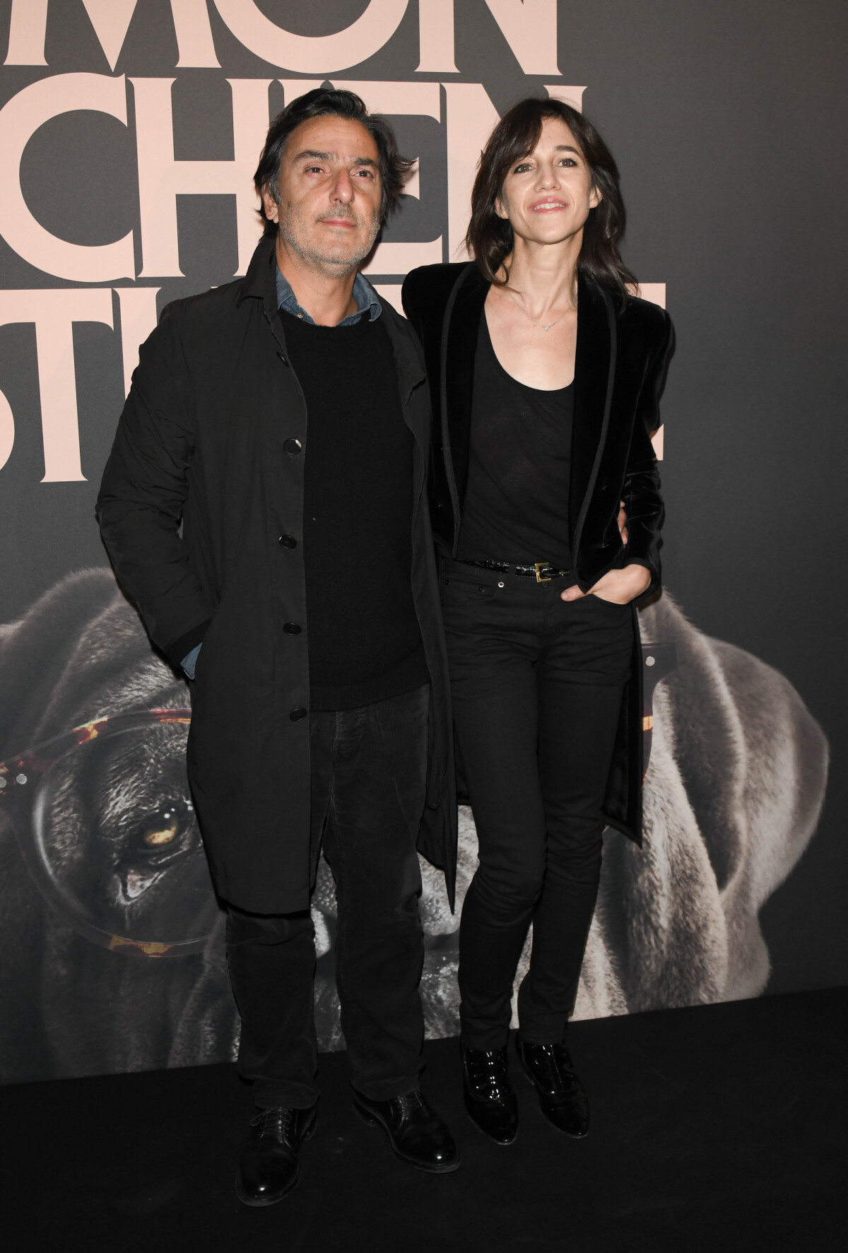 Photo Yvan Attal Et Sa Compagne Charlotte Gainsbourg Avant Premi Re Du Film Mon Chien