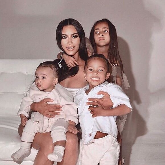 Kim Kardashian et trois de ses enfants, Chicago, Saint et North West. Novembre 2019.