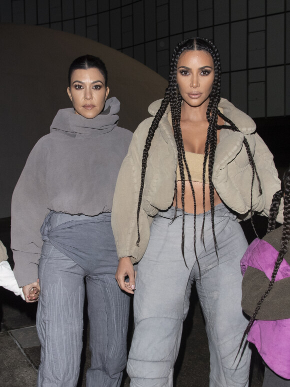 Exclusif - Kourtney Kardashian et sa soeur Kim - Kanye West présente sa 8e collection Yeezy au siège du Parti Communiste à Paris le 2 mars 2020.