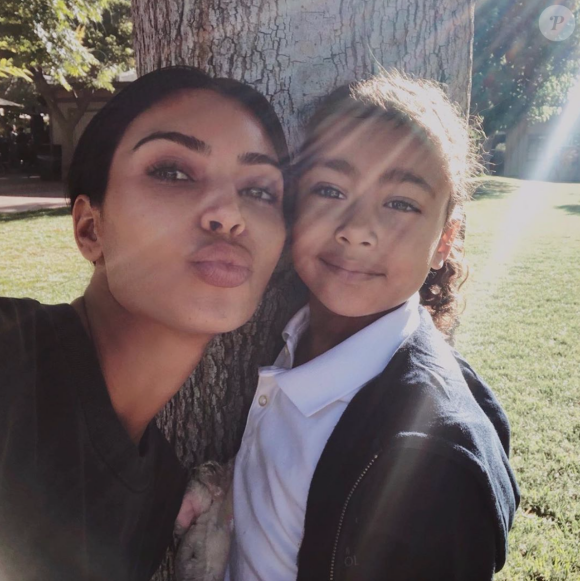 Kim Kardashian et sa fille North West. Février 2020.