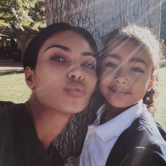 Kim Kardashian et sa fille North West. Février 2020.
