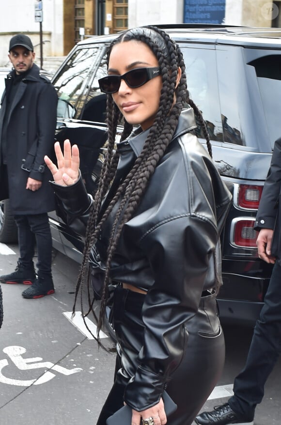 Kim Kardashian prend son petit déjeuner au Palais De Tokyo à Paris avec la femme de R.Owens, Michèle Lamy, avant de rejoindre son hôtel, Le Ritz à Paris, le 3 mars 2020.