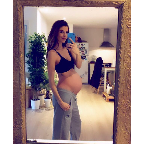 Alexandra Rosenfeld, affiche son "baby bump" sur instagram, le 5 décembre 2019.