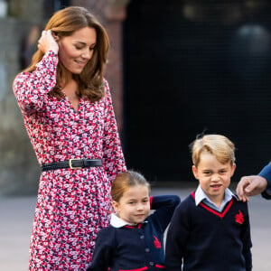 Le prince William et Catherine Kate Middleton, duchesse de Cambridge, emmènent leur fille la princesse Charlotte de Cambridge avec leur fils le prince George à l'école "Thomas's Battersea" le jour de la rentrée scolaire, le 5 septembre 2019.