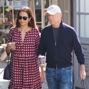 Exclusif - Bruce Willis et sa femme Emma Heming sont allés faire du shopping en amoureux au Country Mart à Brentwood, le 6 novembre 2018