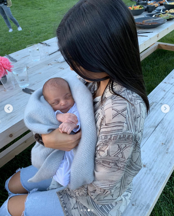 Kourtney Kardashian et son neveu Psalm West, le fils de Kim Kardashian et Kanye West. Photo publiée le 9 mai 2020.
