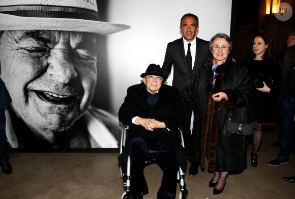 Nikos Aliagas avec sa soeur Maria et ses parents Andreas et Harula - Inauguration de l'exposition photographique de Nikos Aliagas intitulée "Corps et âmes" à la Conciergerie à Paris le 23 Mars 2016. © Dominique Jacovides / Bestimage