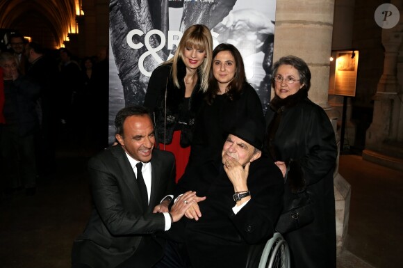 Nikos Aliagas avec sa soeur Maria et ses parents Andreas et Harula - Inauguration de l'exposition photographique de Nikos Aliagas intitulée "Corps et âmes" à la Conciergerie à Paris le 23 Mars 2016. © Dominique Jacovides / Bestimage