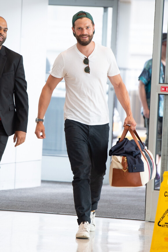 Exclusif - Jamie Dornan arrive à l'aéroport de JFK à New York, le 7 juin 2019.