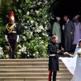 Le prince Harry et Meghan Markle à la sortie de chapelle St. George au château de Windsor - Sortie après la cérémonie de mariage du prince Harry et de Meghan Markle, le 19 mai 2018. Au fond, se trouvent Doria Ragland, le prince Charles et son épouse Camilla.