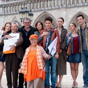 Lucie Jeanne; Mimie Mathy et le casting de la série "Joséphine, Ange Gardien"