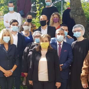 Brigitte Macron en visite à la blanchisserie temporaire de l'Hôpital de Montfermeil (Seine-Saint-Denis) le 19 mai 2020. La première dame, présidente de la Fondation Hôpitaux de Paris-Hôpitaux de France était élégante et a respecté les gestes barrières en portant un masque.