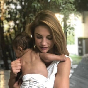 Ariane Brodier avec son fils. Photo Instagram, le 19 mai 2020