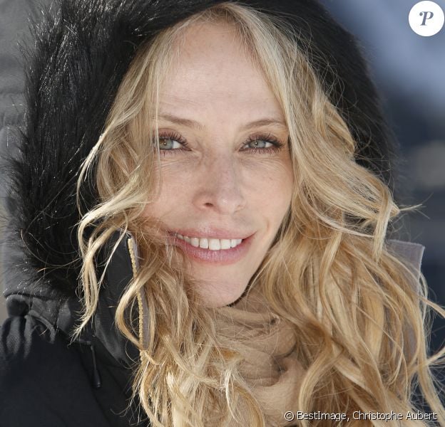 Tonya Kinzinger lors du photocall du feuilleton télévisé "Un si grand soleil" lors du 22e Festival des créations télévisuelles de Luchon, France, le 8 février 2020. © Christophe Aubert/Bestimage