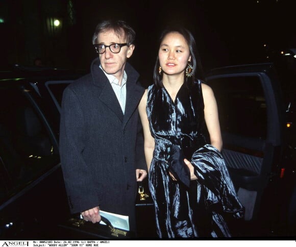 Woody Allen et Soon-Yi en 1996 à Rome.