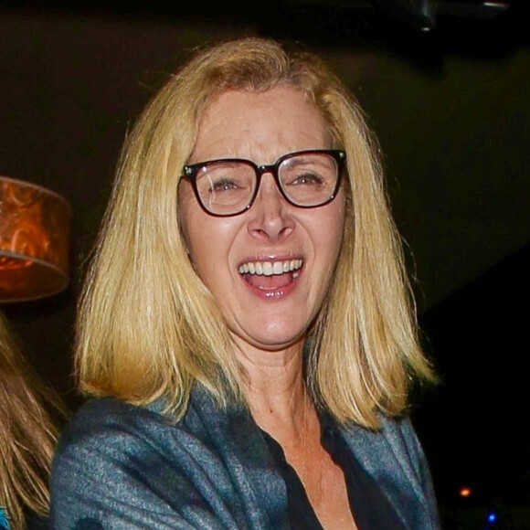 Lisa Kudrow est allée diner avec des amis au restaurant Craig dans le quartier de West Hollywood à Los Angeles, le 9 décembre 2019.