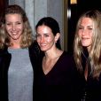  Lisa Kudrow, Courtney Cox et Jennifer Aniston à la première du film "3 To Tango" à Los Angeles le 20 octobre 1999. 
