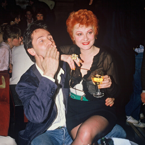 Thierry Lhermitte et Josiane Balasko en soirée au Palace, à Paris, en 1986.