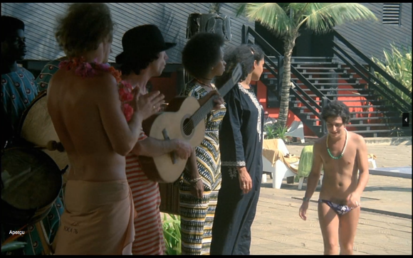 Le film "Les Bronzés" de Patrice Leconte, sorti en 1978. Le lieu du tournage, le club de vacances d'Assouindé, en Côte d'Ivoire, est aujourd'hui en ruines.