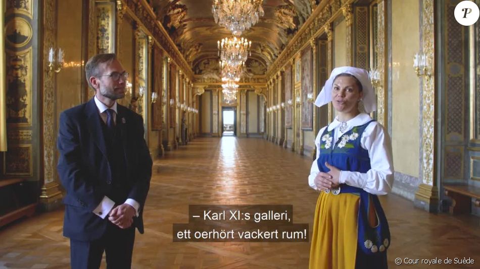 La princesse héritière Victoria de Suède fait visiter la galerie de Karl XI au palais royal à Stockholm à l&#039;occasion de la fête nationale suédoise le 6 juin 2020.