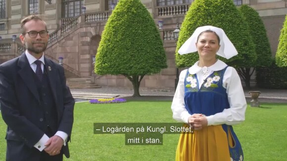 La princesse héritière Victoria de Suède fait visiter le jardin Logarden au palais royal à Stockholm à l'occasion de la fête nationale suédoise le 6 juin 2020.