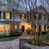 Ashton Kutcher et Mila Kunis mettent en vente leur maison de Los Angeles au prix de 14 millions de dollars.