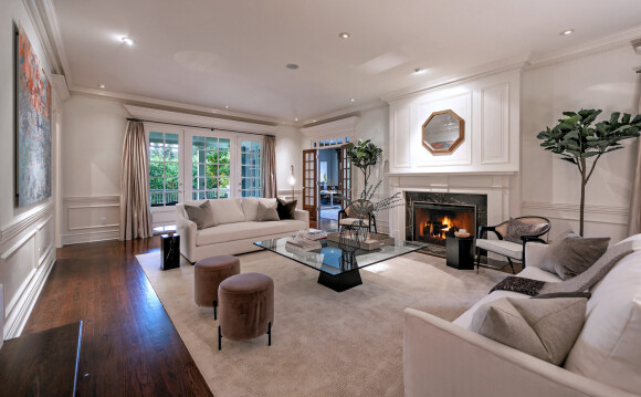Ashton Kutcher et Mila Kunis mettent en vente leur maison de Los Angeles au prix de 14 millions de dollars.